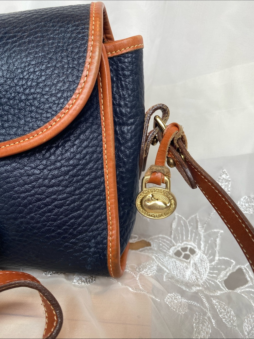 Vintage Dooney & Bourke Essex Navy Pebbled Leather Crossbody with Brown Trim - Picture 2 of 7